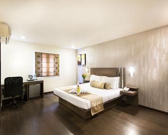 The Lotus - Apartment Hotel, Venkatraman Street - Chennai - Bedroom