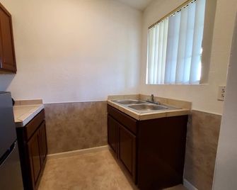 Europa Inn & Suites - Desert Hot Springs