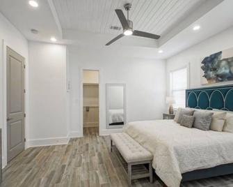 Fabulous Gated New Construction 3 bed 2 bath HOME only 4 miles from Downtown! - New Orleans - Phòng ngủ