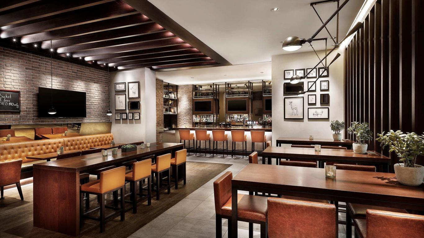 سلسلة فنادق هيلتون جاردن إن دبي، مول أفينيو