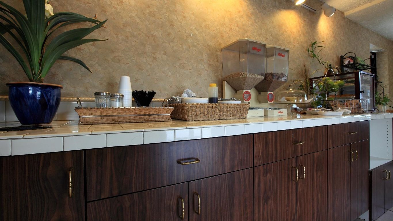 Americas Best Value Inn North Capital