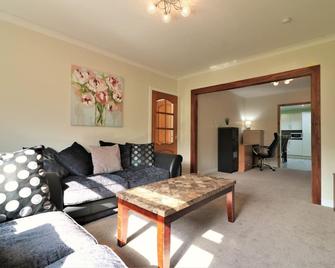 Signature - Dumbreck House - Glasgow - Living room