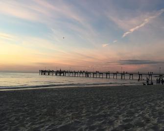 Horizon View at Glenelg Beach - Glenelg - Beach
