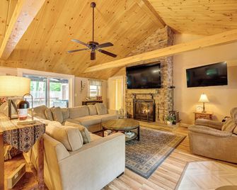 Home w/ Outdoor Entertainment Area in Ashland! - Ashland - Living room