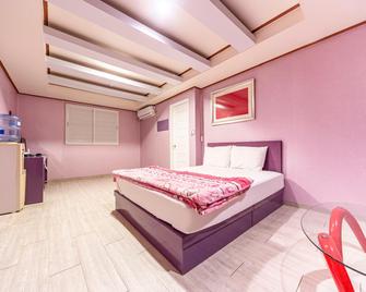 Gumi Bonggok-Dong Jjak - Gumi - Bedroom