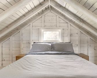 Long Point - Modern Waterfront Beach House - Just renovated! - Long Point - Bedroom