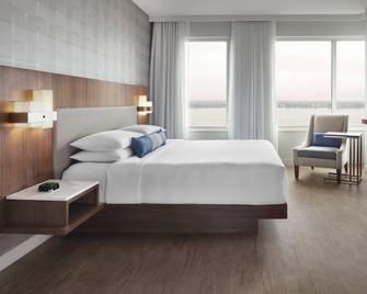 Delta Hotels by Marriott Trois Rivieres Conference Centre - Trois-Rivières - Bedroom
