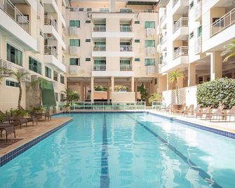 Bombinhas Summer Beach Hotel & Spa - Bombinhas - Πισίνα