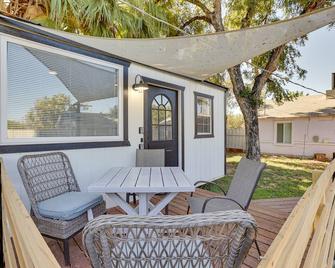 Modern Tiny Home about 5 Mi to Downtown Phoenix! - Phoenix - Patio
