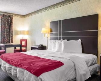 Oceanside Lodge - Marmora - Bedroom
