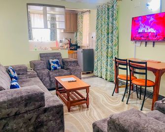 Zedek Furnished Apartments 101 - Nairobi - Living room