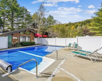 107 Deluxe Studio Queen, w/ Sleeper sofa w/ outdoor heated pool - Killington - Басейн