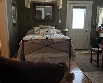 Private Suite within my Historial Home. Built in 1917. - Abbeville - Bedroom
