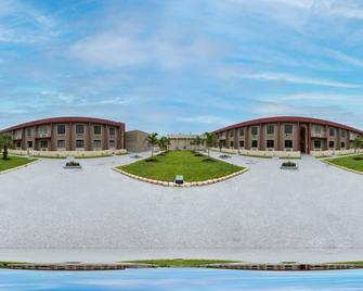OYO Hotel Orlando Airport - Orlando - Building
