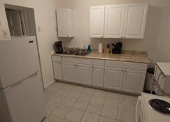 The Van Zant House - Jacksonville - Kitchen