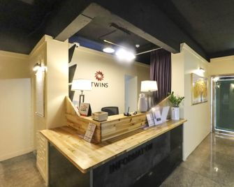 Iksan Twins Hotel - Iksan - Front desk