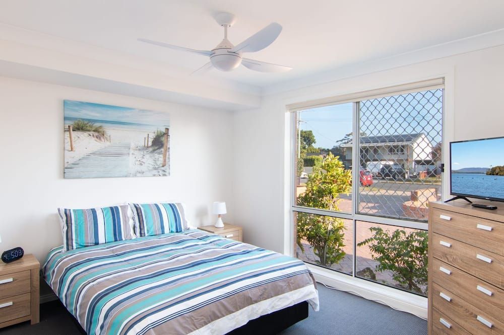 Number 4 at 27 South Street - Tuncurry - Quarto