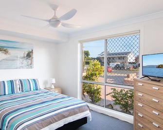 Number 4 at 27 South Street - Tuncurry - Quarto