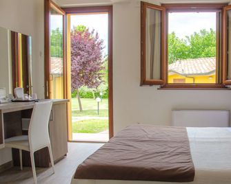 Villaggio Albergo Le Macerine - Castiglione del Lago - Schlafzimmer