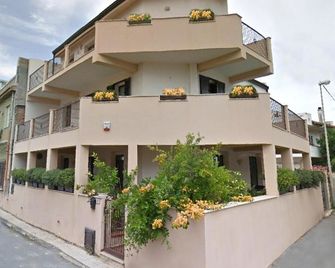 Casa Stone Milazzo B&B - מילאצו - בניין