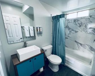 Harbor Inn - Los Angeles - Bathroom