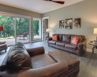 Lakefront Home with Private Dock about 15 Mi to Walker - Walker - Living room