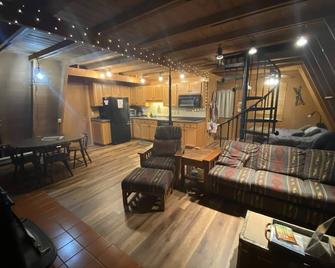 North Unit Cabin Bailey's Harbor Door County Near Kangaroo Lake - Baileys Harbor - Huiskamer