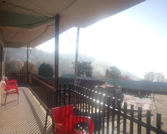 Tanveer Hotel Murree - Murree - Balcony