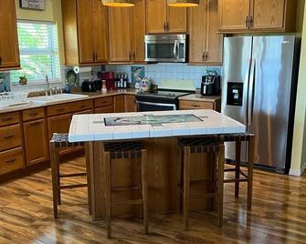 Secluded, private waterfront 4BR house in Bimini. Includes golf cart, kayak, and stunning views - Port Royal - Küche