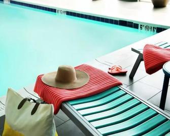 Home2 Suites by Hilton - Cincinnati/Eastgate - Summerside - Piscina