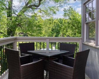 Charming downtown Lex cottage, walk to WLU, VMI - Lexington - Balcony