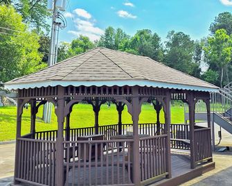 Meriwether Country Inn - Warm Springs