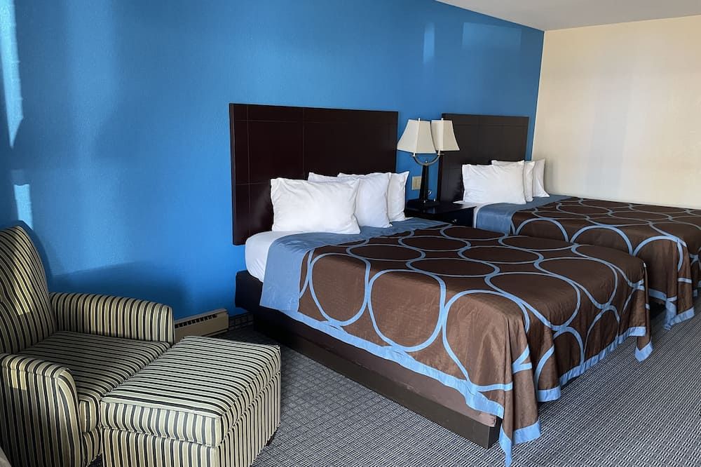 Amerivu Inn & Suites - Eau Claire - Bedroom