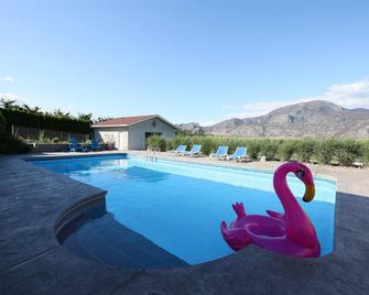 Poolside Suite Surrounded by Vineyard & Orchard - Osoyoos - Pool