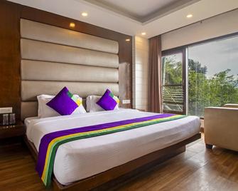 Treebo Premium Queen Of Hills Near Mall Road - Mussoorie - Ložnice