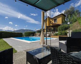 Wonderful private villa for 7 people with private pool, WIFI, TV, patio, pets allowed and parking - Corfino - Piscina