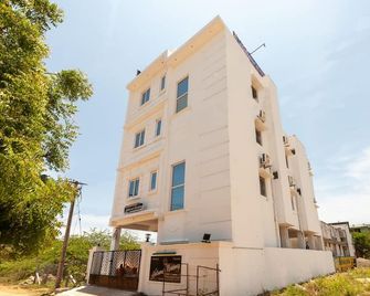 Haleemas Residency - Kāraikāl - Building