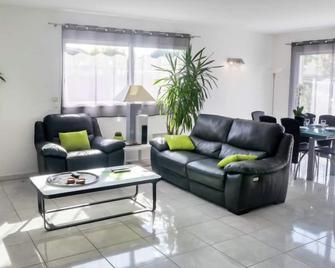 Sainte Marie by Interhome - Tosse - Sala de estar