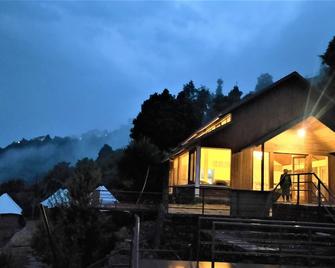The Bugyal - Kanatal - Edificio