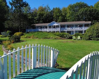 Cedar Crest Inn - Camden