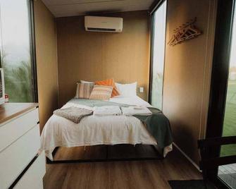 Tiny Al'Molokai by Tiny Away - Bundaberg - Bedroom