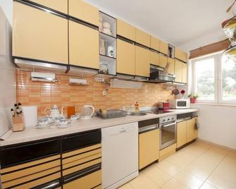 Apartments Kalajzic - Pučišće - Cocina