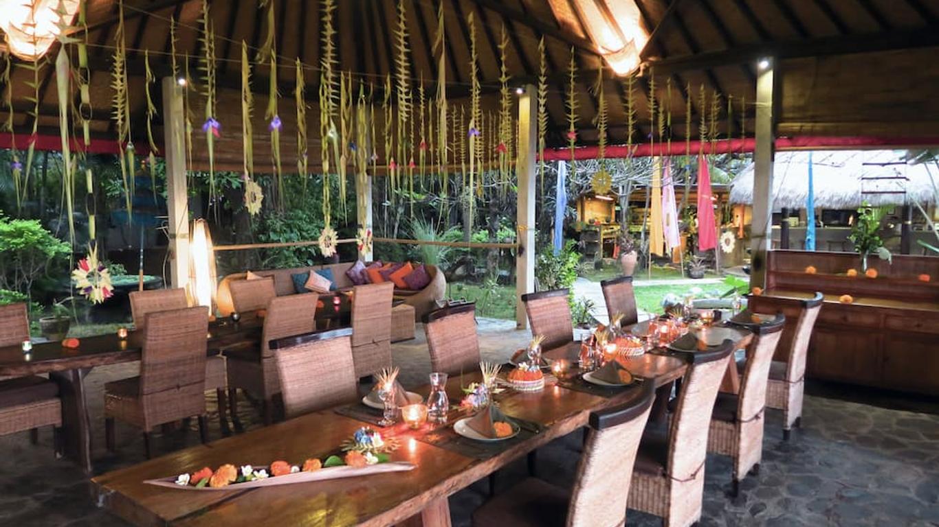 Cili Emas Oceanside Resort