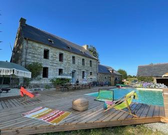 La Lande du Rest - Le Quillio Magnifique ancienne ferme de notables avec piscine chauffée - Uzel - Piscina