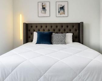 Chalet inspired home in Niagara - Welland - Bedroom
