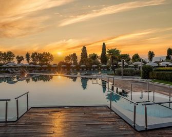 Hotel Caesius Thermae & Spa Resort - ברדולינו - בריכה