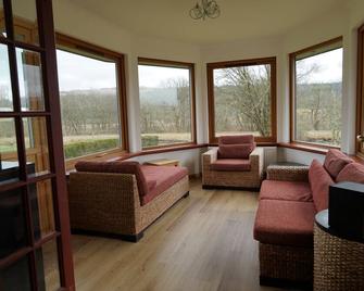 Maybank self catering sleeps 8, pets welcome. - Banavie - Sala de estar