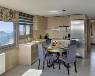 Seli Sea View Apartments and Studios - Arvi - Cocina