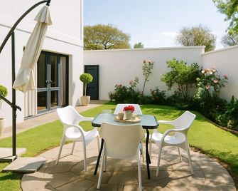 Max Executive Apartments - Johannesburg - Patio