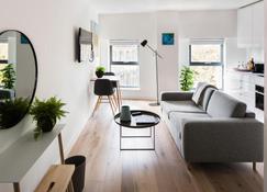 Hiding Space Westgate Apartments - Bath - Living room